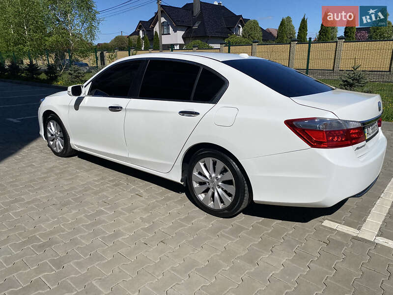 Седан Honda Accord 2015 в Луцке