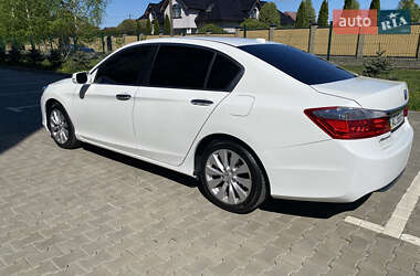 Седан Honda Accord 2015 в 