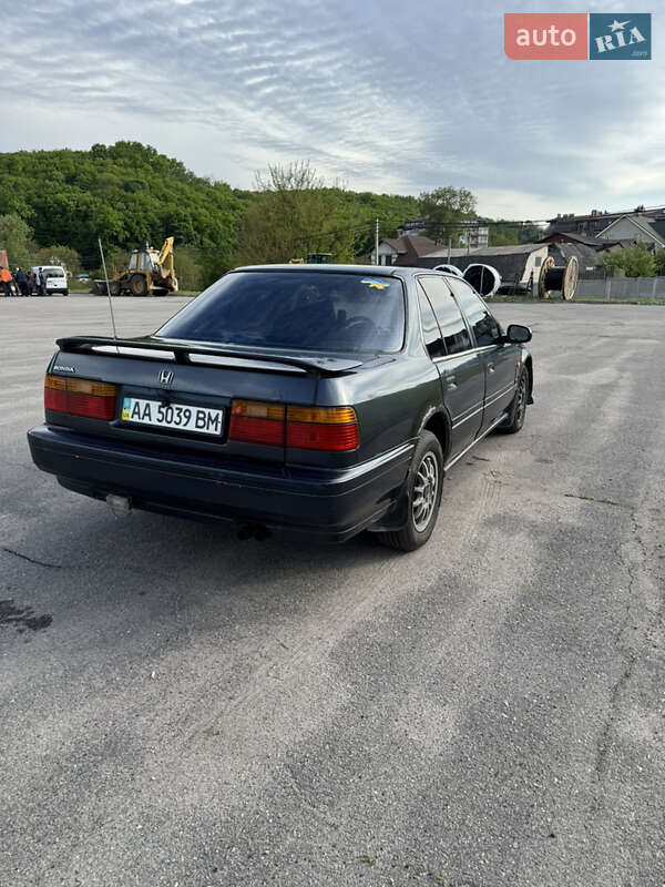 Седан Honda Accord 1990 в Обухове