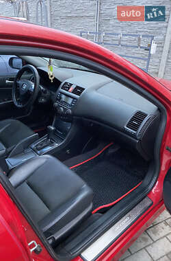Седан Honda Accord 2004 в 