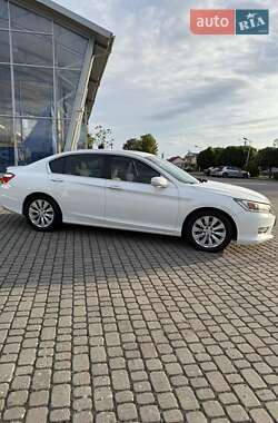 Седан Honda Accord 2013 в Ужгороді