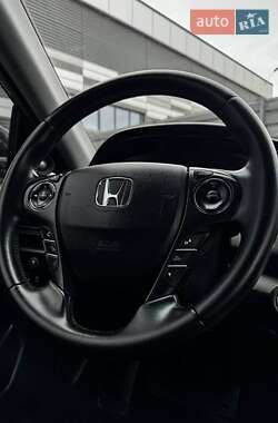 Седан Honda Accord 2013 в 