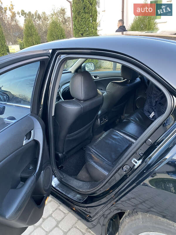 Седан Honda Accord 2008 в Остроге