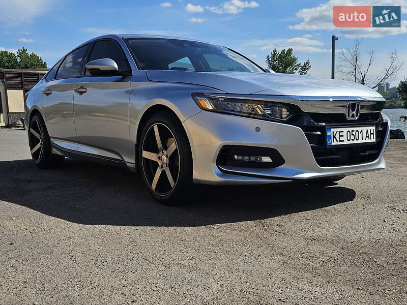 Седан Honda Accord 2018 в Днепре