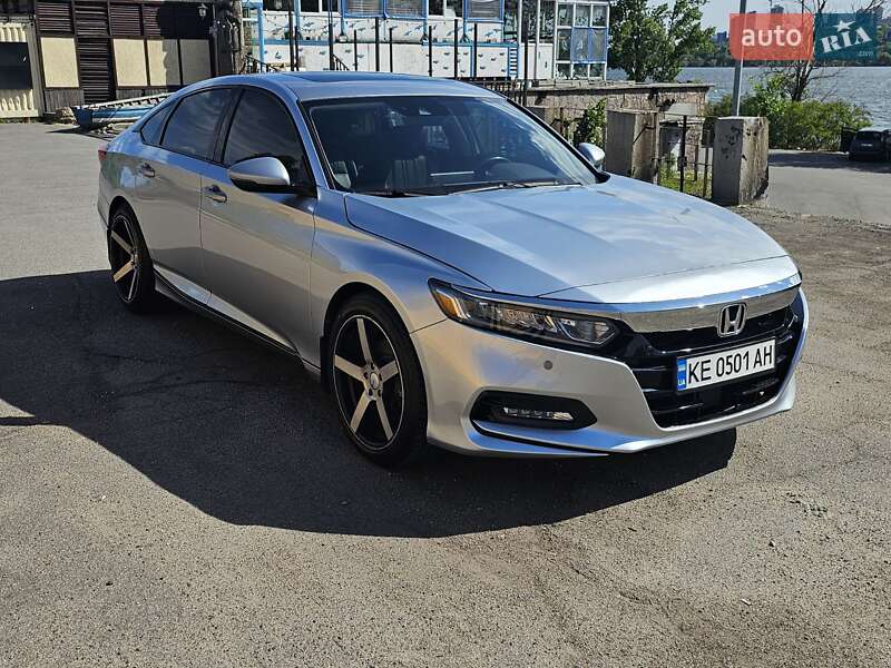 Седан Honda Accord 2018 в Днепре