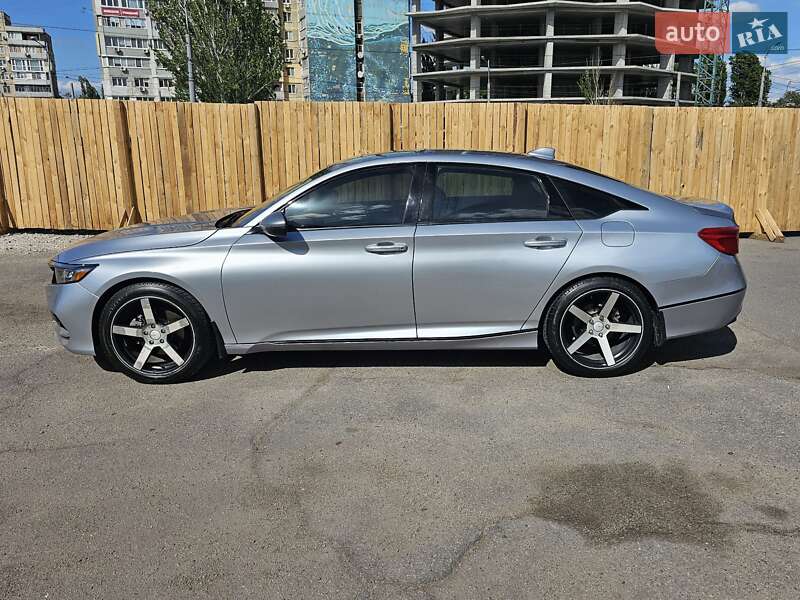 Седан Honda Accord 2018 в Днепре