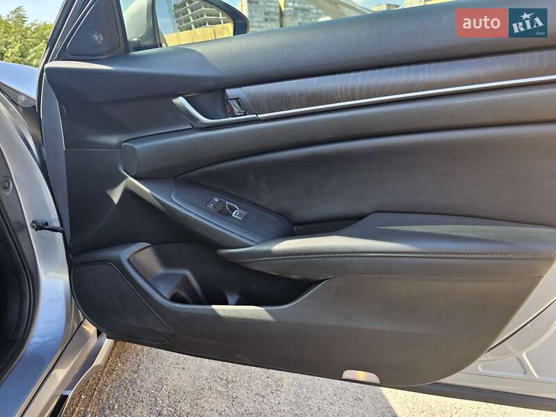 Седан Honda Accord 2018 в Днепре
