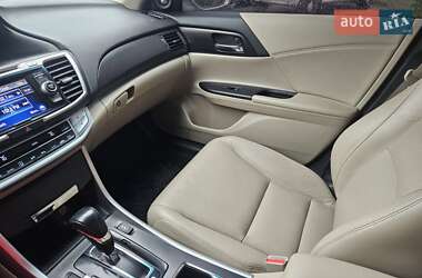Седан Honda Accord 2015 в 
