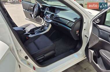 Седан Honda Accord 2013 в 