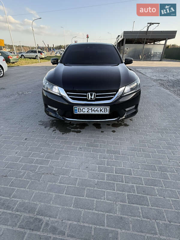 Седан Honda Accord 2015 в Львові