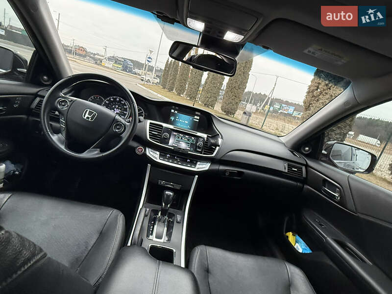 Седан Honda Accord 2015 в Львові