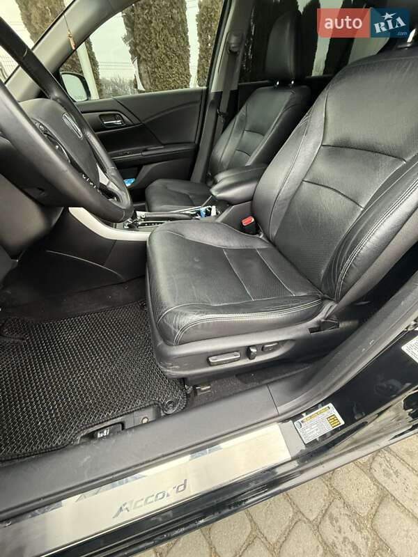Седан Honda Accord 2015 в Львові