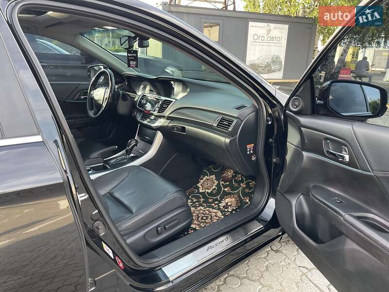 Седан Honda Accord 2013 в Черновцах