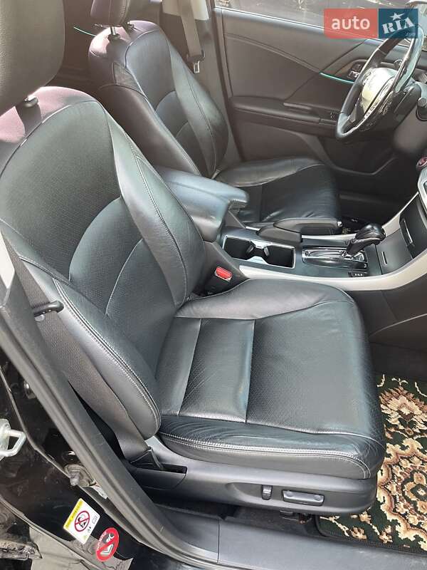 Седан Honda Accord 2013 в Черновцах