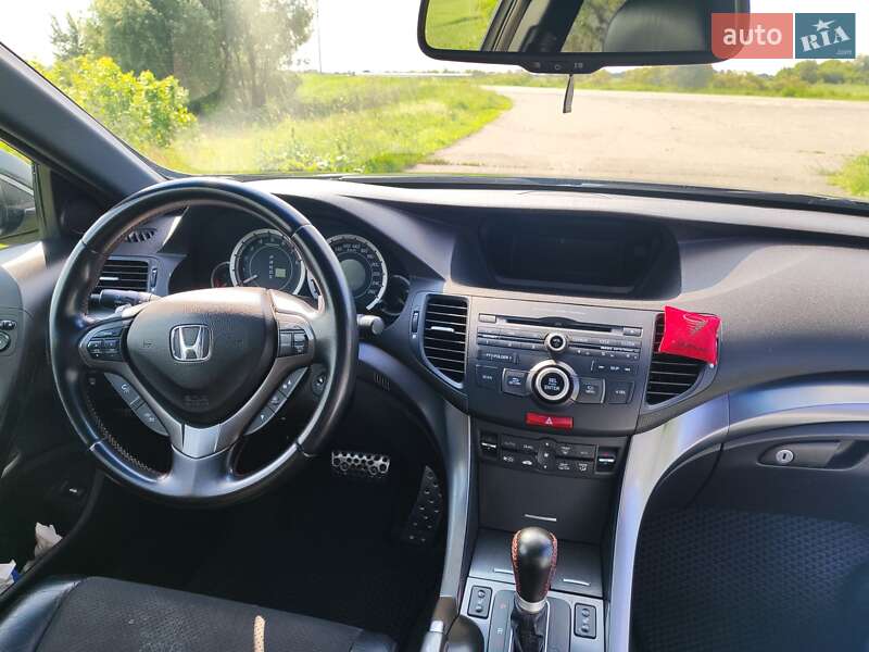 Седан Honda Accord 2011 в Борзне