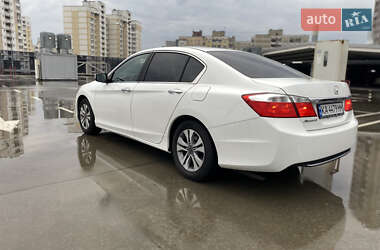Седан Honda Accord 2012 в 