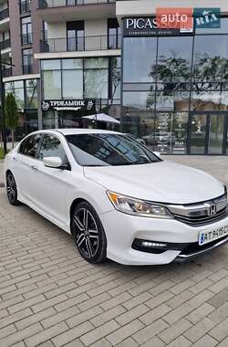Седан Honda Accord 2015 в Ужгороде