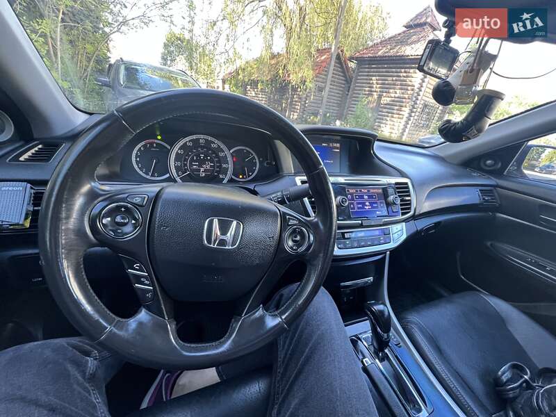 Седан Honda Accord 2013 в Львові
