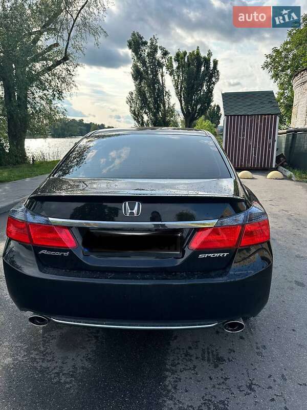 Седан Honda Accord 2015 в Києві