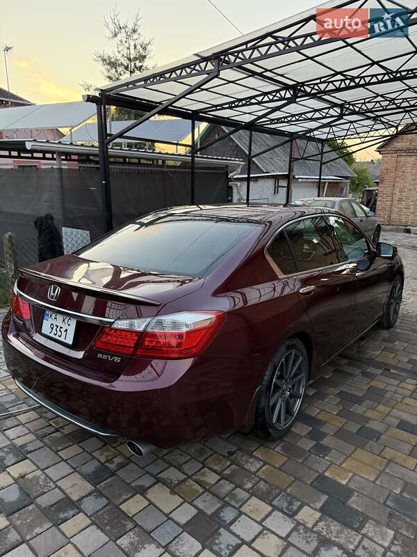 Седан Honda Accord 2013 в Рівному