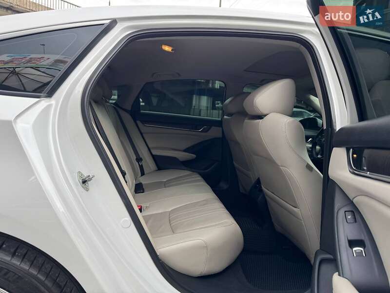 Седан Honda Accord 2018 в Днепре