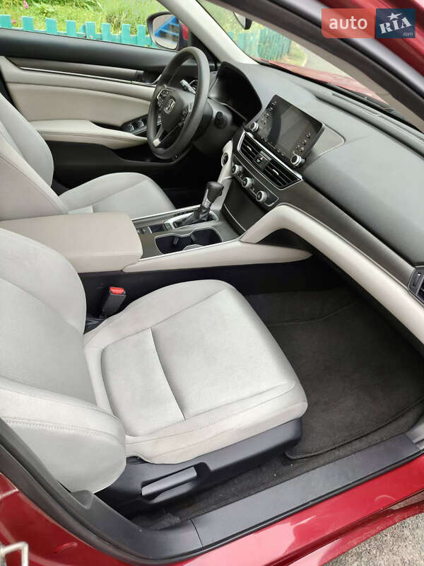 Седан Honda Accord 2019 в Киеве