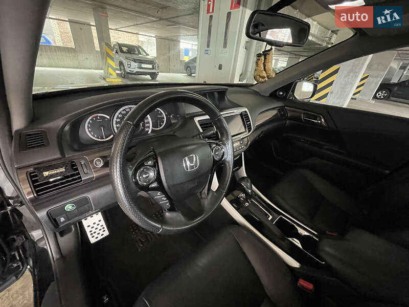 Седан Honda Accord 2016 в Києві