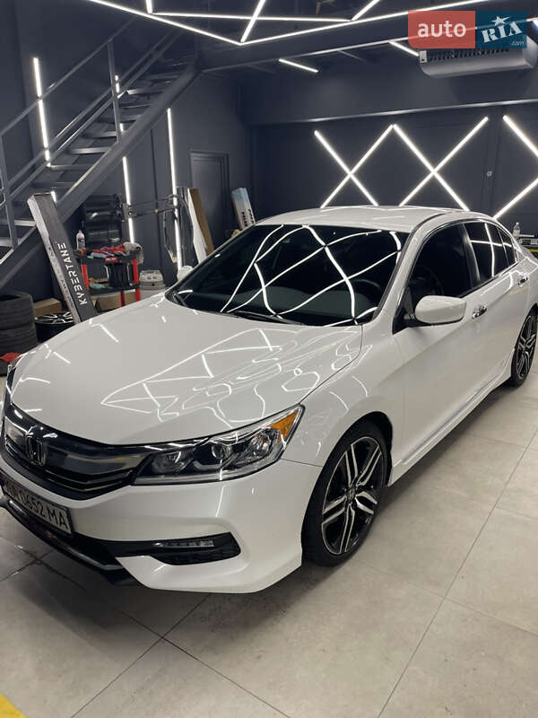 Седан Honda Accord 2016 в Киеве