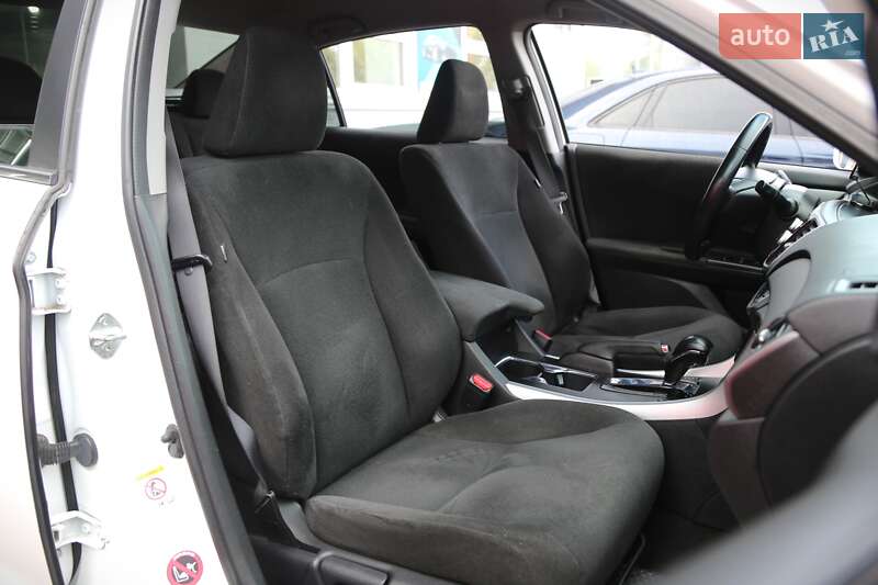 Седан Honda Accord 2013 в Києві