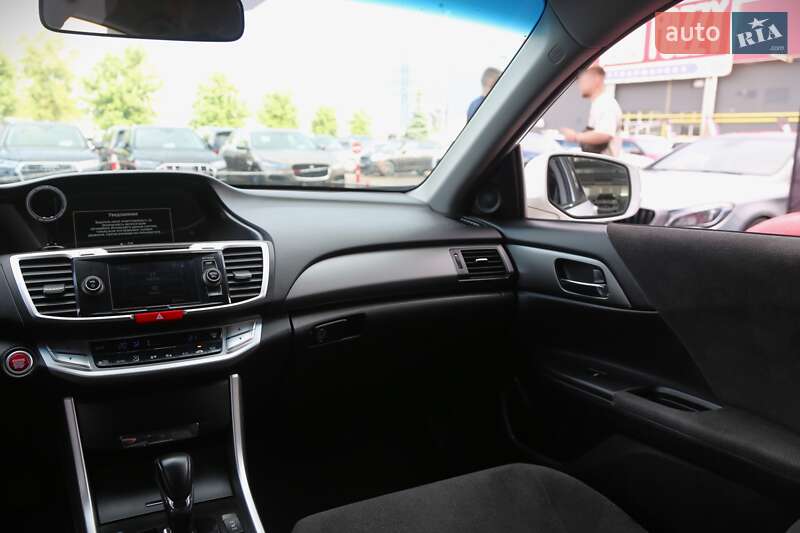 Седан Honda Accord 2013 в Києві