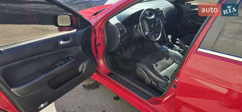Седан Honda Accord 2004 в Киеве