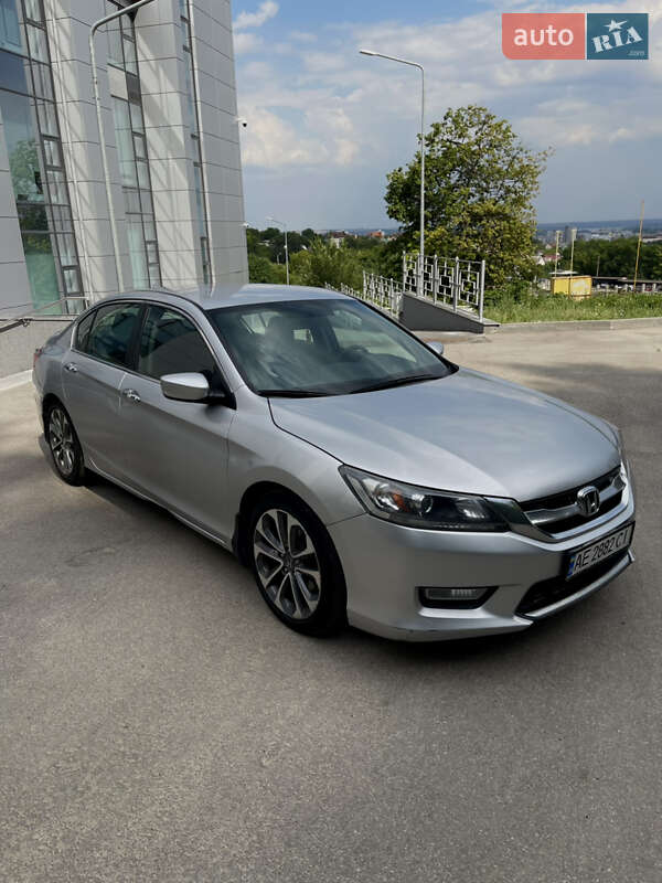 Седан Honda Accord 2013 в Днепре