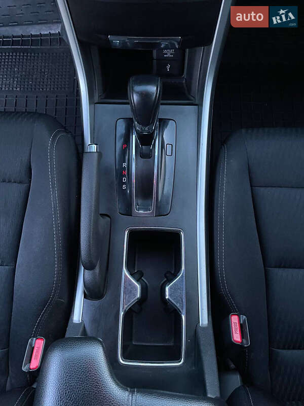 Седан Honda Accord 2015 в Києві