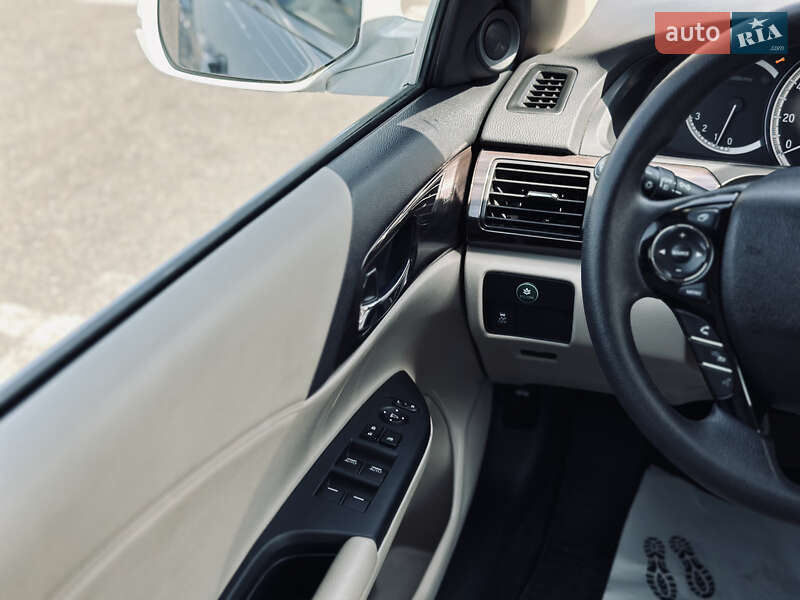 Седан Honda Accord 2015 в Кременчуге