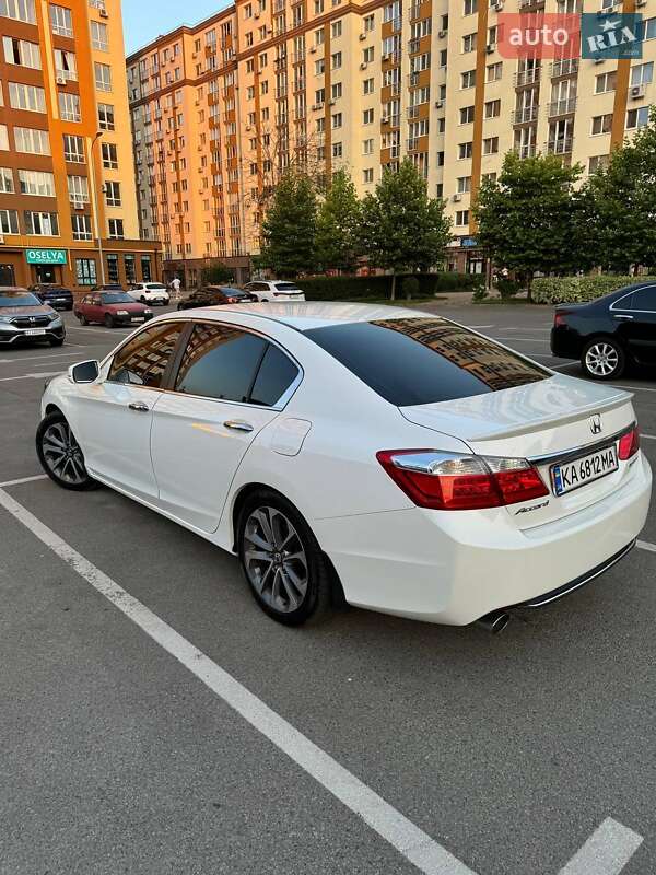 Седан Honda Accord 2013 в Киеве