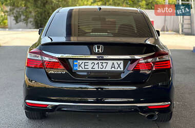 Седан Honda Accord 2015 в 