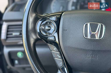 Седан Honda Accord 2015 в 