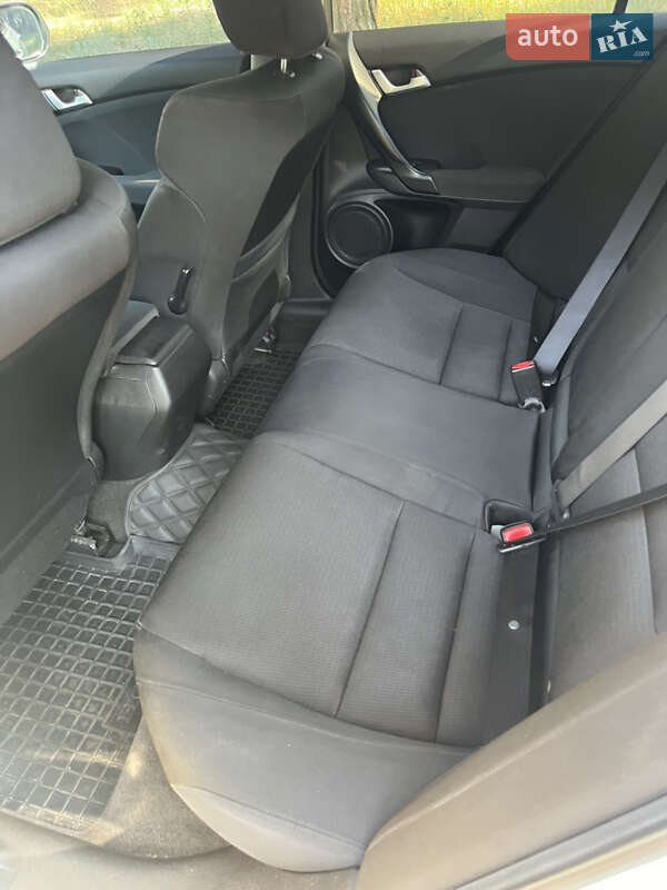 Седан Honda Accord 2011 в Ахтырке