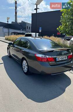 Седан Honda Accord 2013 в 