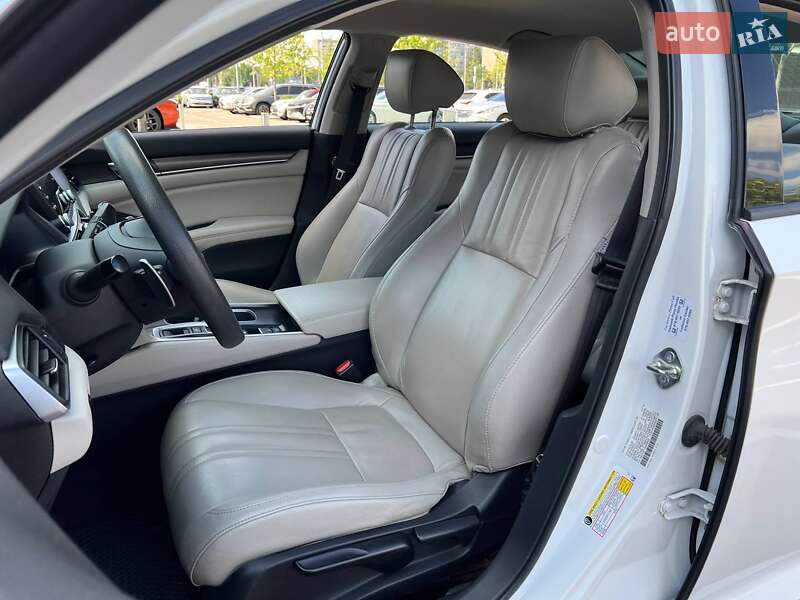 Седан Honda Accord 2018 в Киеве