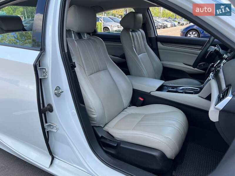 Седан Honda Accord 2018 в Киеве