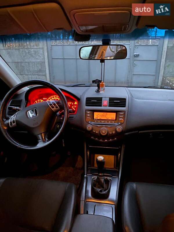 Седан Honda Accord 2004 в Киеве