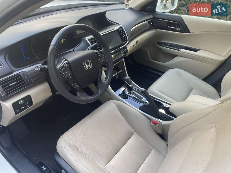 Седан Honda Accord 2016 в Киеве
