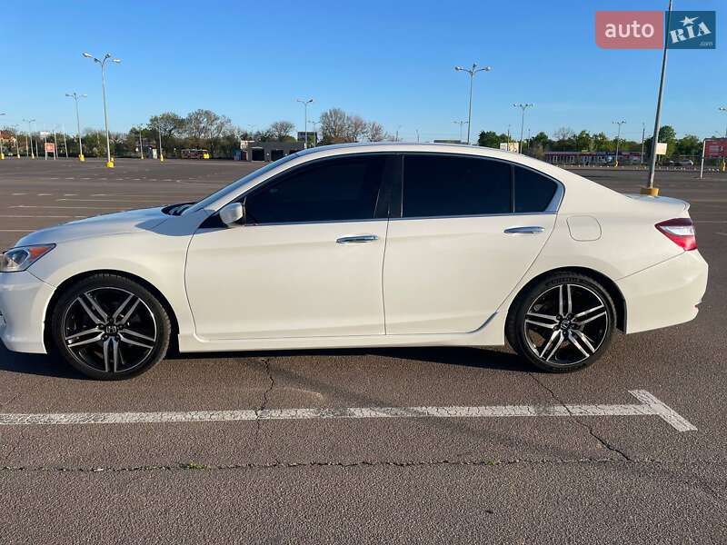 Седан Honda Accord 2017 в Фонтанці