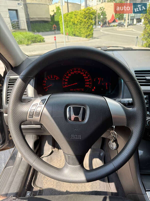 Седан Honda Accord 2003 в Киеве