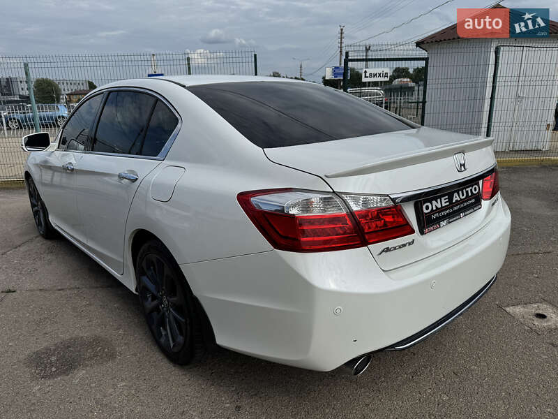Седан Honda Accord 2013 в Києві