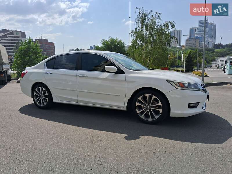 Седан Honda Accord 2015 в Дніпрі