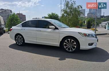 Седан Honda Accord 2015 в 