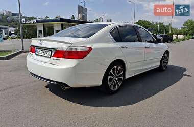 Седан Honda Accord 2015 в 