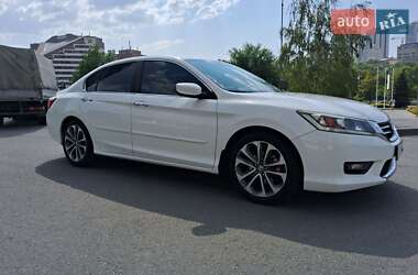 Седан Honda Accord 2015 в 